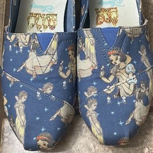Toms Disney Snow White shoes size 6.5